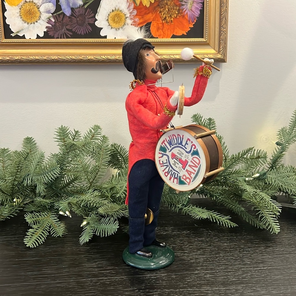 Byers’ Choice Caroler